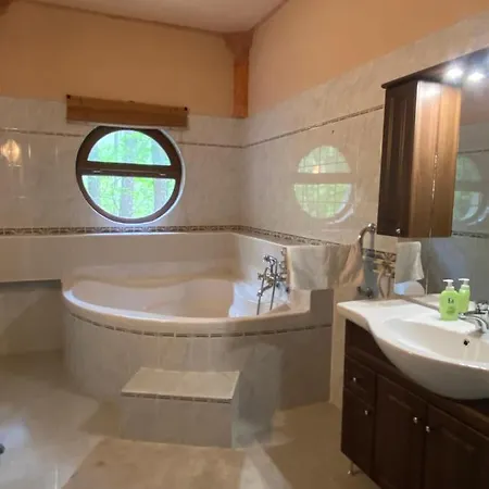 Alojamento de Acomodação e Pequeno-almoço Ambiente Kiskunhalas