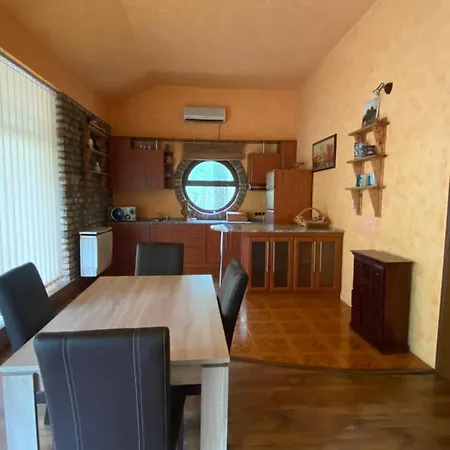 Alojamento de Acomodação e Pequeno-almoço Ambiente Kiskunhalas